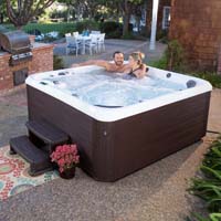 garden 680l lifestyle alpine white brown couple side steps